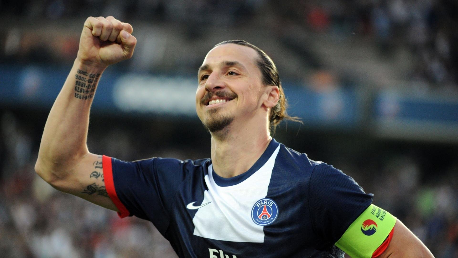 精彩瞬间合集：赛季中那些令人振奋的精彩瞬间！，赛场精彩瞬间